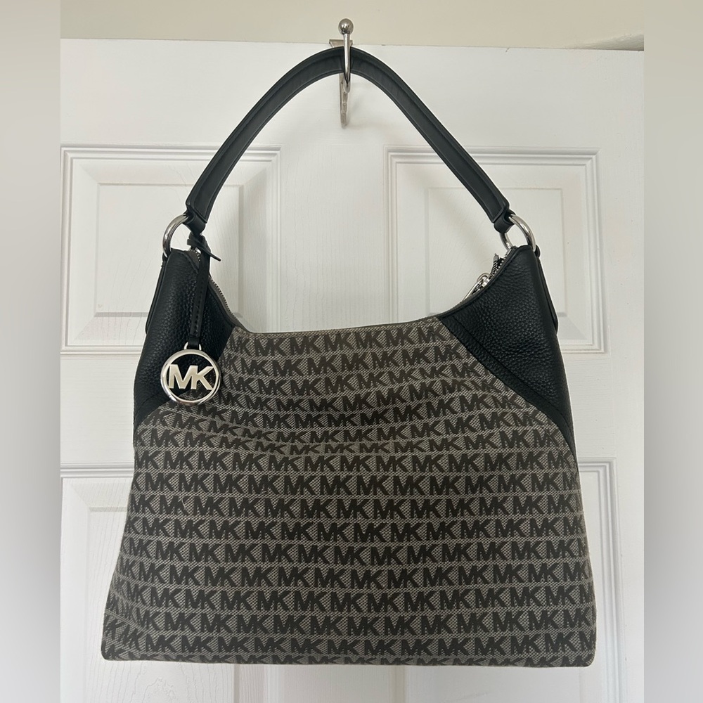 Michael Kors Aria Large Logo Jacquard Shoulder - Silver - Picture 3 of 9